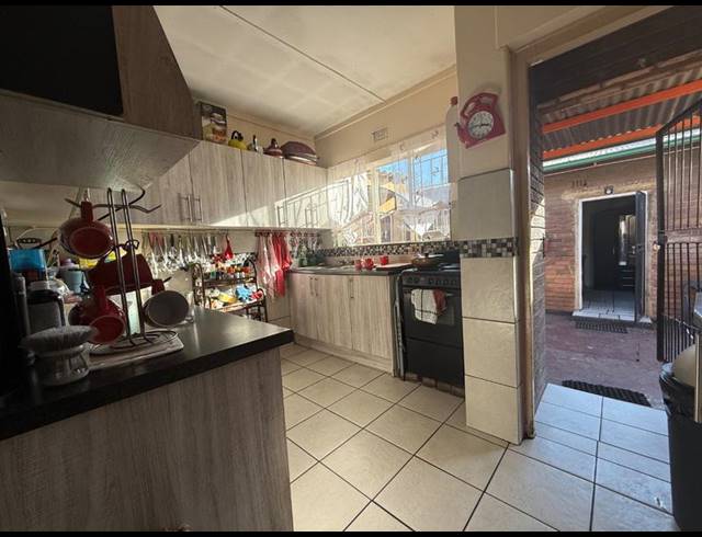 3 BEDROOM HOUSE FOR SALE IN VANDERBIJLPARK CE 2